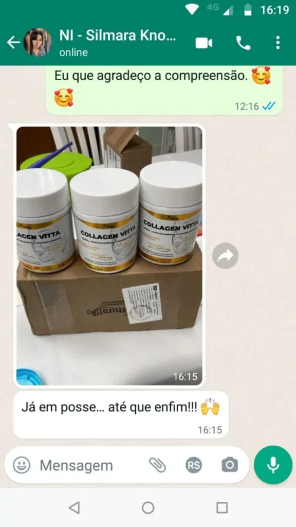 Clientes satisfeitas a mostrar a embalagem original do Collagen Vitta recebida em casa, comprovando a entrega segura.