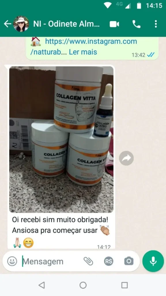 Clientes satisfeitas a mostrar a embalagem original do Collagen Vitta recebida em casa, comprovando a entrega segura.